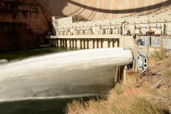 Glen Canyon Dam high flow experiment